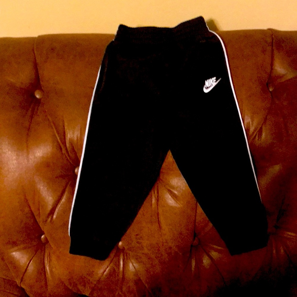 NIKE SPORTS PANTS